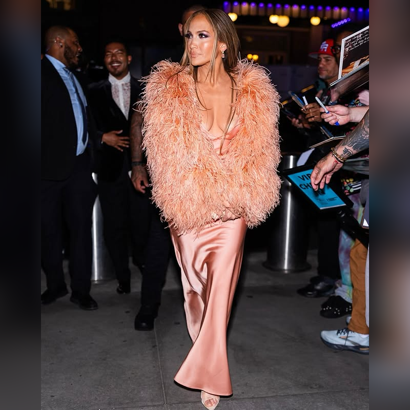 Jennifer Lopez Opens 2025 AMAs with Electrifying Tribute to Modern Hits